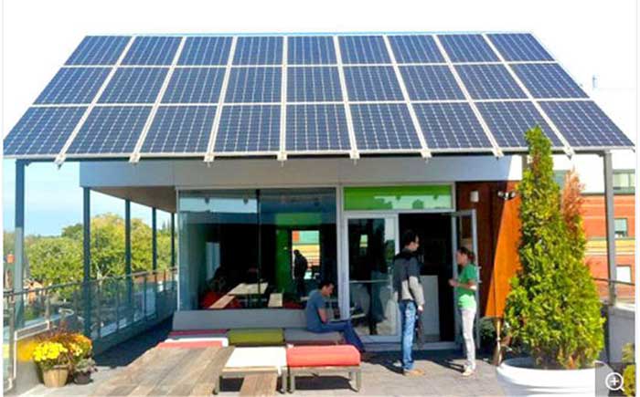 15kw 태양광 패널의 크기는 작은 집의 지붕을 꽉 채우는 규모이다. 15kw는 한달에 최고 1500kw의 전력을 생산하여 현재 서울의 평범한 한 가족이 냉난방을 포함한 에너지 소비를 충족시킬 수 있다. (Sunway Solar Energy 홈페이지)