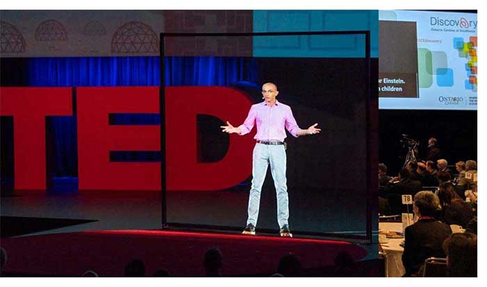 홀로그램 방식으로 강연하는 유발 하라리 교수. TED유튜브 화면 갈무리. 