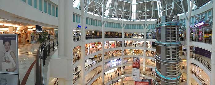 오늘날 가장 예술적인 공간은 쇼핑을 목적으로 건축되는 아케이드 공간일 것이다.
https://www.pickpik.com/shopping-mall-shopping-mall-retail-consumerism-shop-127733