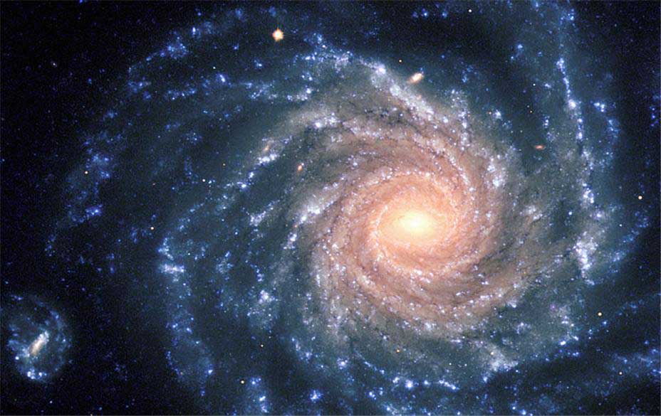 [그림 3] 은하계 속에 나타나는 자기유사성. 사진출처: 유럽남방천문대(ESO)