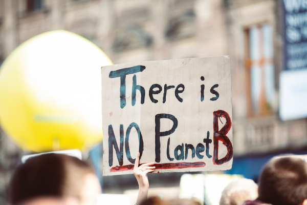 “두 번째 지구는 없다” 
사진 출처: Markus Spiske 