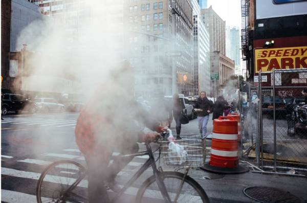 뉴욕 거리의 수많은 건설현장을 보면서, 땅에게 숨 쉴 틈을 주지 않고 극한으로 몰아세우는 상황에 미안함과 안쓰러움이 느껴졌다. 사진출처 : Robert Bye 