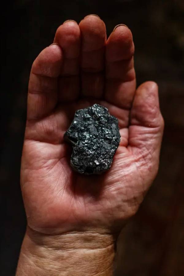 국민연금은 석탄기업에 대한 투자를 중단하여 에너지 전환을 촉진해야 한다. 
사진 출처 :　rawpixel