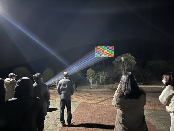 2022년 2월 24일. 미디어아트 사업을 위해 거문오름 숲에 야간에 초대형 프로젝터를 비춰보는 시연회 장면. ⓒ이상영
