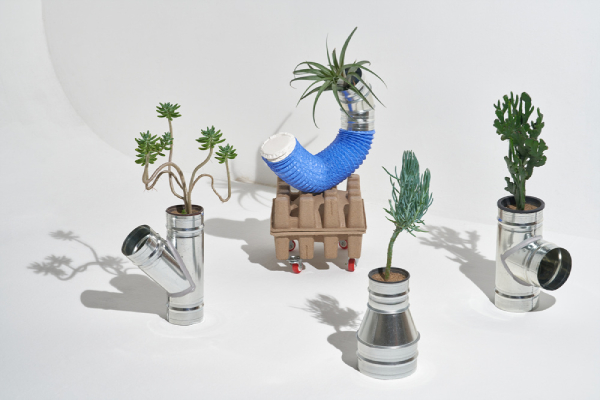 우소아 작품, plantilation(2020), 식물, 알루미늄 배관, 바퀴, 재활용 박스, 가변크기 