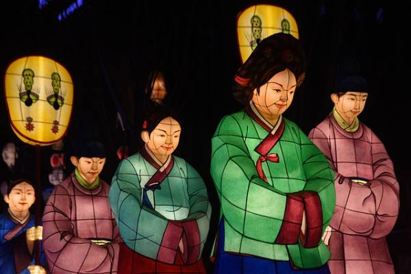 삼국시대와 고려시대에 복색을 수단으로 존・비의 차(差)를 선명하게 드러내고자 하는 바람이 있었음을 알 수 있다. 
사진출처 : Jongjoon Moon  